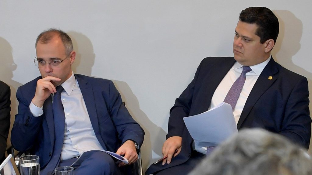 Mendonça enquadra Alcolumbre com CPMI do INSS, CPMI do Master e veto de Lula à dosimetria