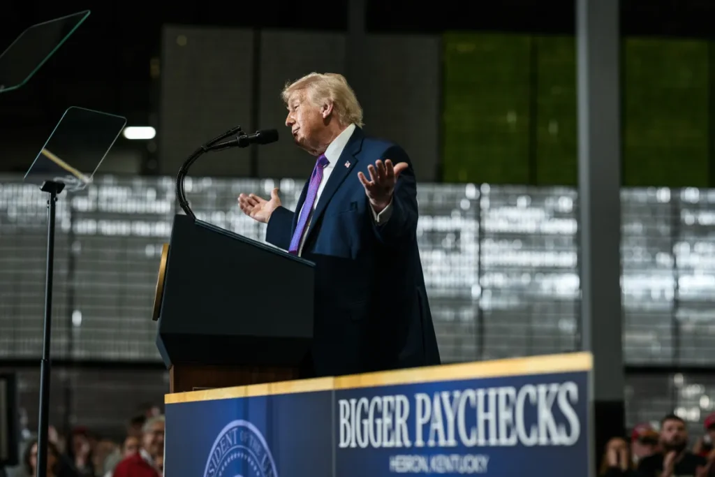 Países decidem ajudar Trump a reabrir Ormuz após alta do petróleo