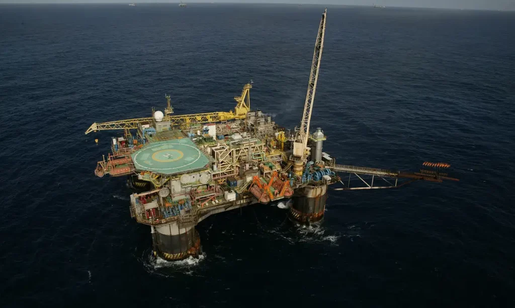 Guerra no Oriente Médio: Petróleo se aproxima de US$ 120 o barril