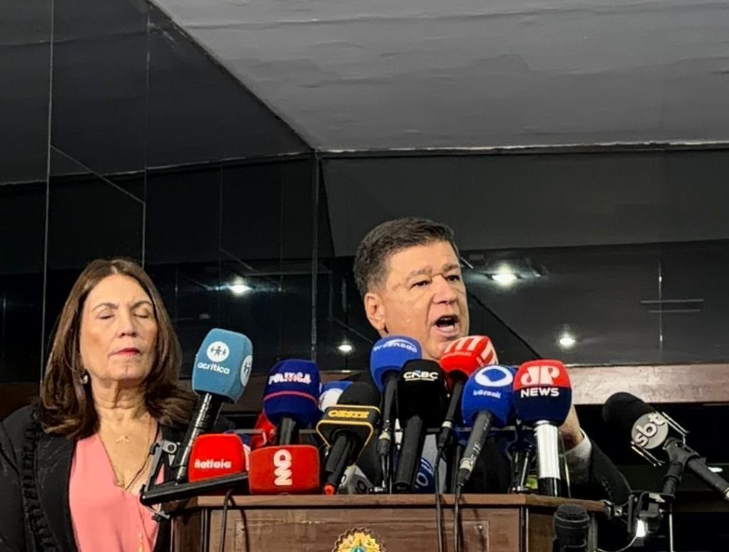 Viana quer levar relatório rejeitado ao STF