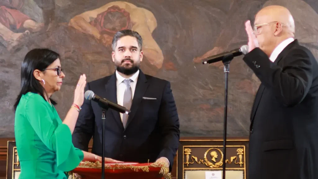 Delcy Rodríguez - Vice de Maduro toma posse na Venezuela