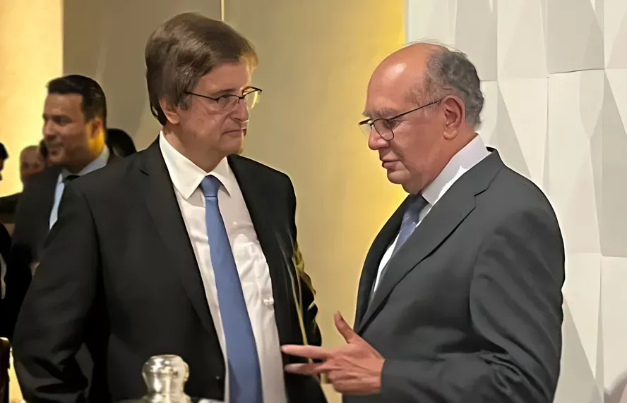 O futuro procurador-geral Paulo Gonet em conversa com o ministro Gilmar Mendes — Foto: Reprodução
