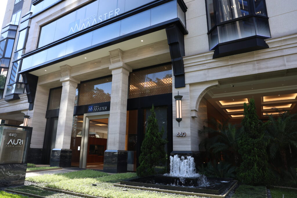 Master bancou R$ 60 milhões em eventos com autoridades no exterior