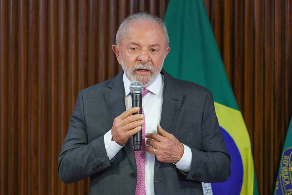Pesquisa mostra Lula com 51% de desaprovação