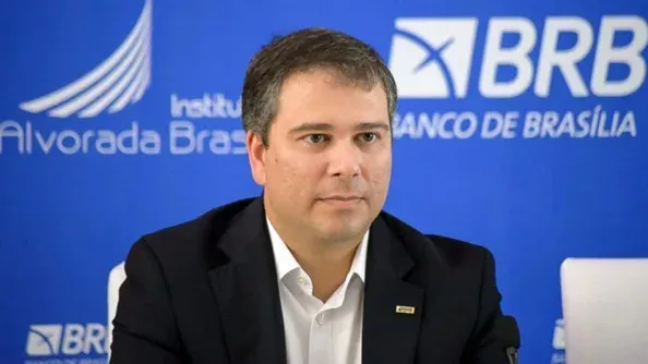 Ex-presidente do BRB tinha dívida milionária no banco enquanto recebia apartamentos de Vorcaro