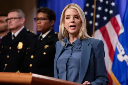 Trump demite procuradora-geral dos EUA, Pam Bondi