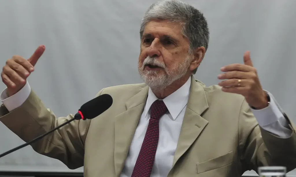 O ministro Celso Amorim diz que comitê do Nobel privilegiou política sobre paz ao premiar opositora de Maduro