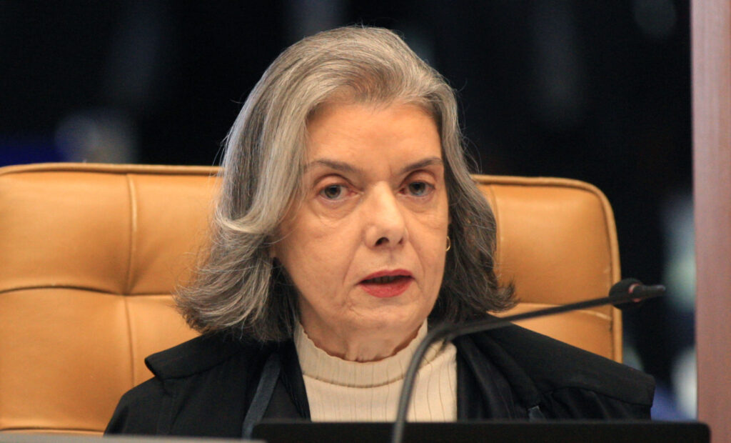 Cármen Lúcia antecipa saída da Presidência do TSE