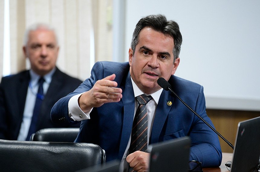 “Não é decisão só do PL”, diz Ciro sobre Flavio foto: Senado Federal