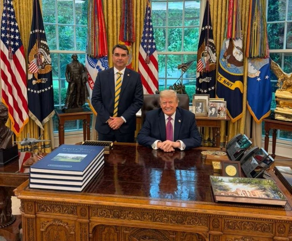 Flávio Bolsonaro com Donald Trump