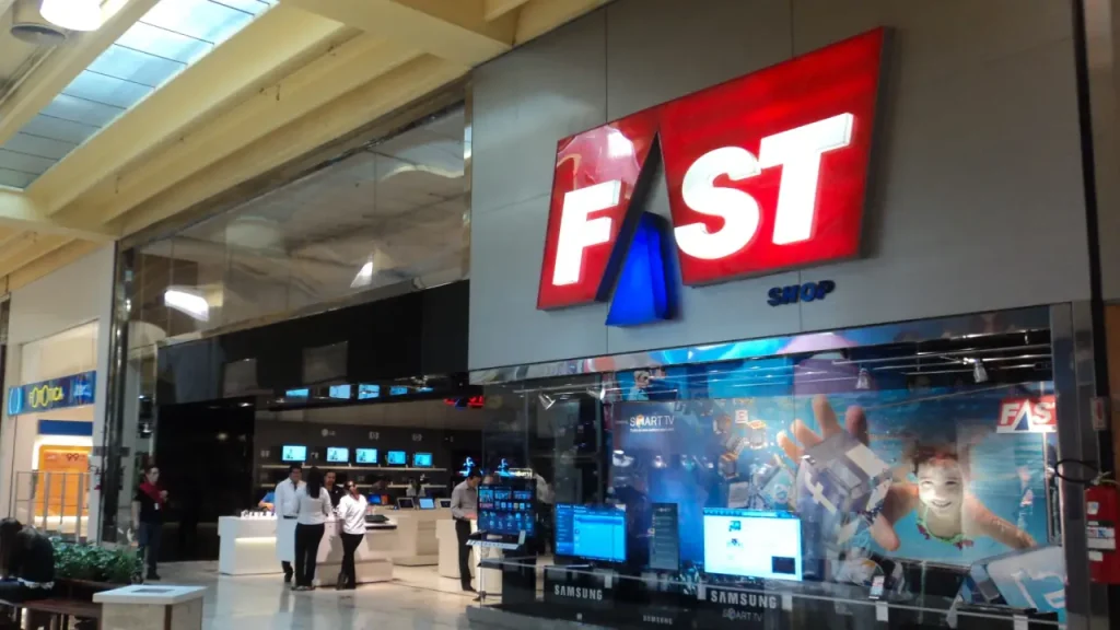 Governo Tarcísio aplica multa de R$ 1 bi à Fast Shop por fraude e propina