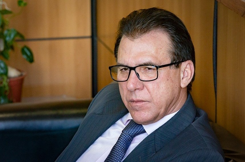 Ministro Luiz Marinho barra inclusão da JBS Aves na lista de trabalho escravo e provoca crise entre auditores do Trabalho.