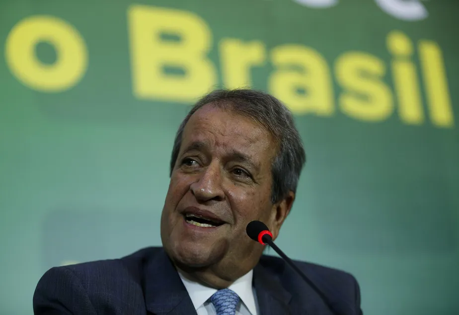 Valdemar Costa Neto disse que Donald Trump não deve se afastar de Jair Bolsonaro após encontro com Lula na Malásia.