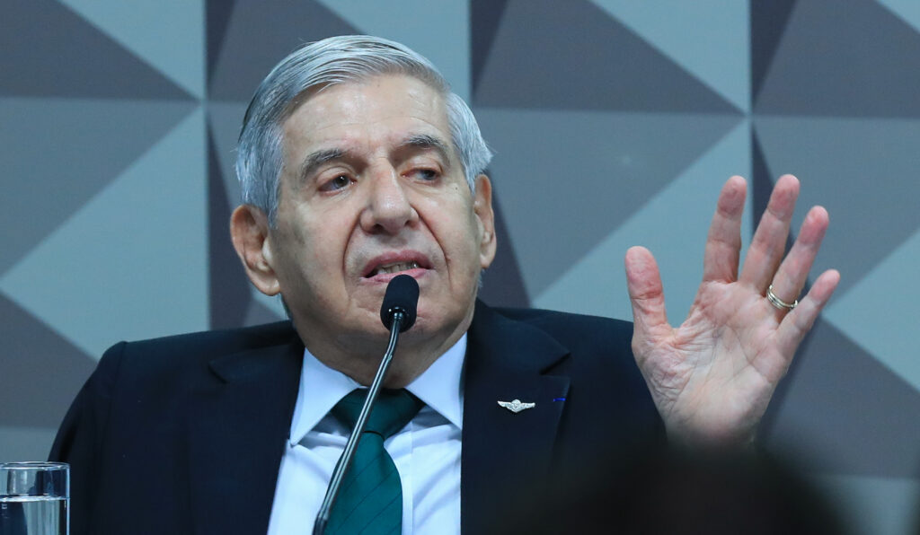 Ao todo, foram apresentados sete passaportes, entre documentos comuns e diplomáticos.