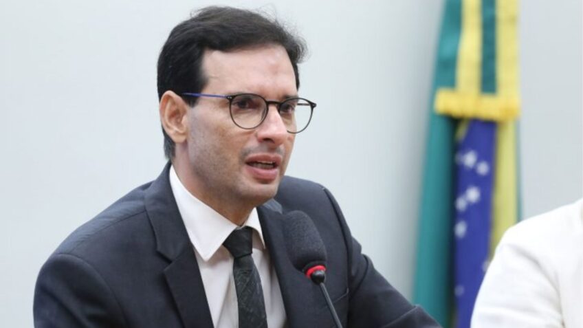 Relator prevê votação da 6x1 até final de maio