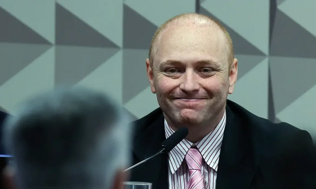 Moraes autoriza Delgatti a cumprir pena em regime aberto