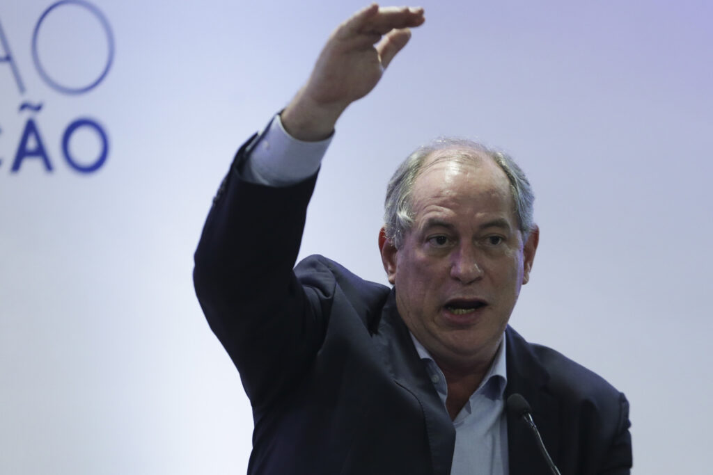 O levantamento foi realizado entre os dias 12 e 15 de dezembro, com entrevistas feitas junto a 1.508 eleitores em 69 municípios cearenses