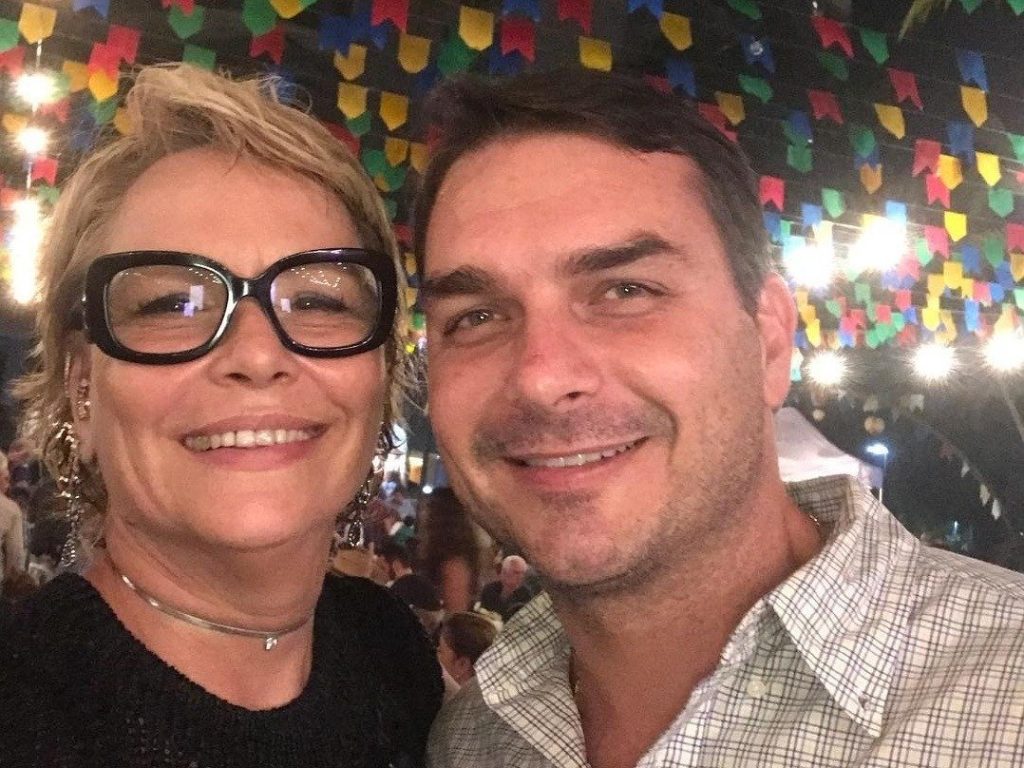 Flávio Bolsonaro e mãe