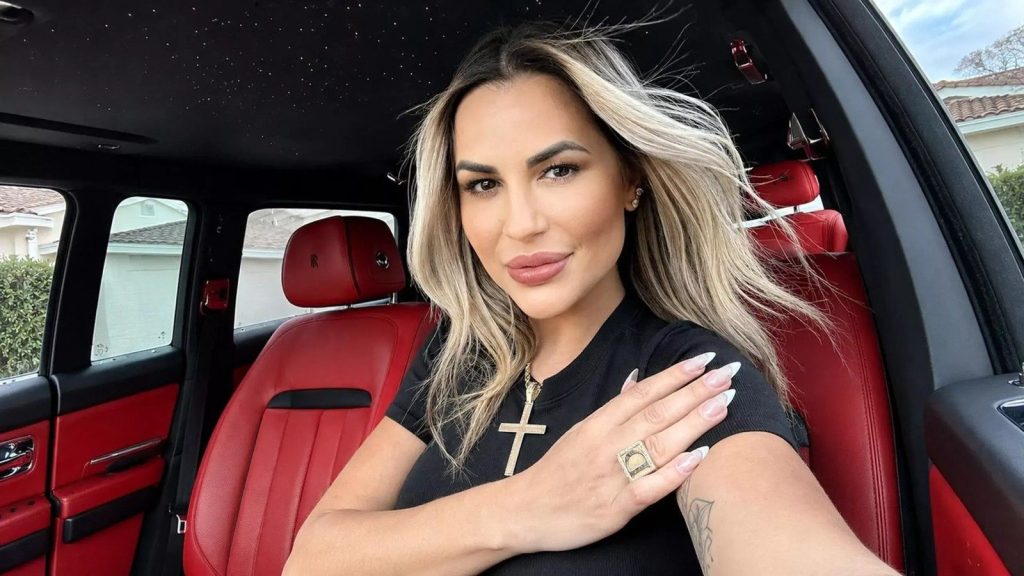 Deolane Bezerra