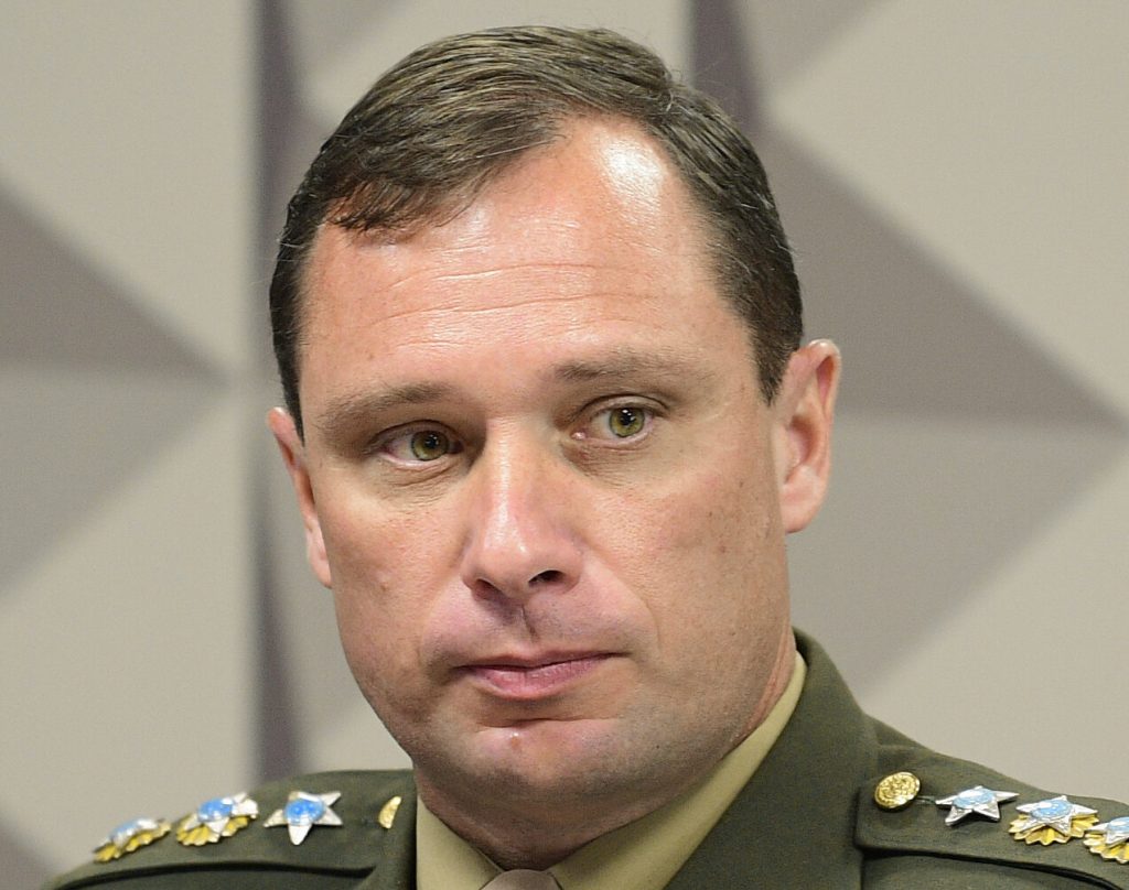PGR afirma que medidas cautelares não extinguem pena de Mauro Cid e envia parecer ao STF contra pedido do militar.
