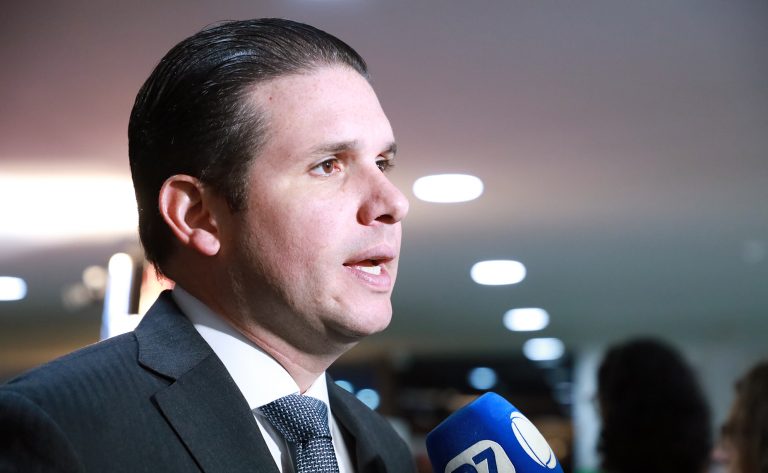 Motta defende redução da jornada de trabalho para 40 horas semanais