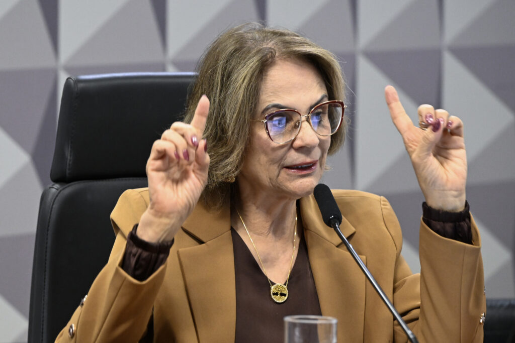 senadora Damares Alves