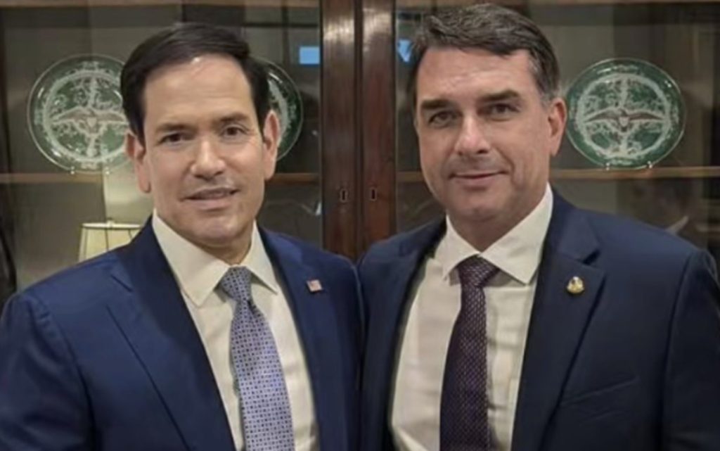 PF conclui inquérito contra Flávio Bolsonaro por elo de Lula com Maduro