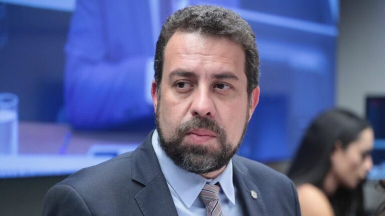 Boulos defende piso de R$ 10 por corrida para apps