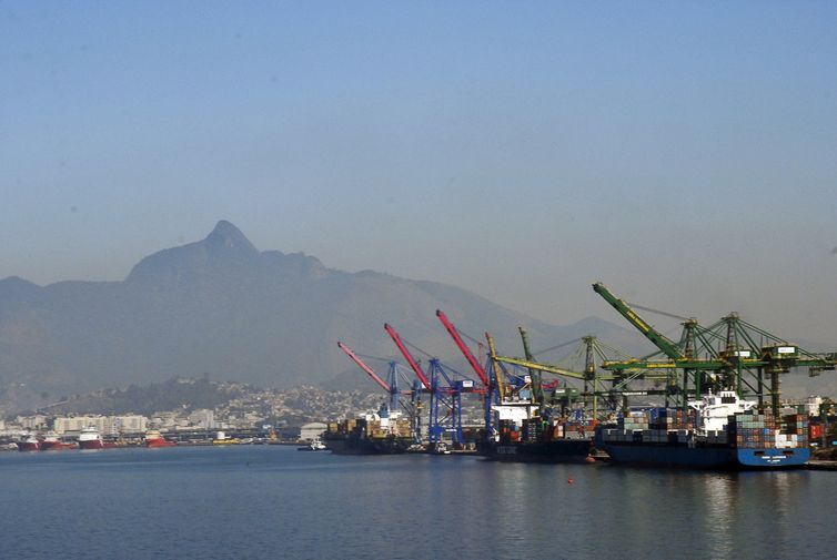 Brasil terá produtos taxados em 37,5% pelos EUA, diz ministro