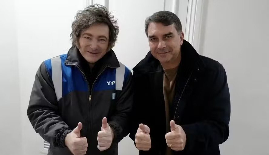Javier Milei e Flávio Bolsonaro