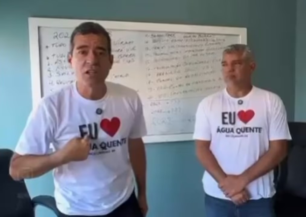 O prefeito de Érico Cardoso (BA), Eraldo Félix (Republicanos) ao lado do vice-prefeito Deivison Mendonça (PT)
