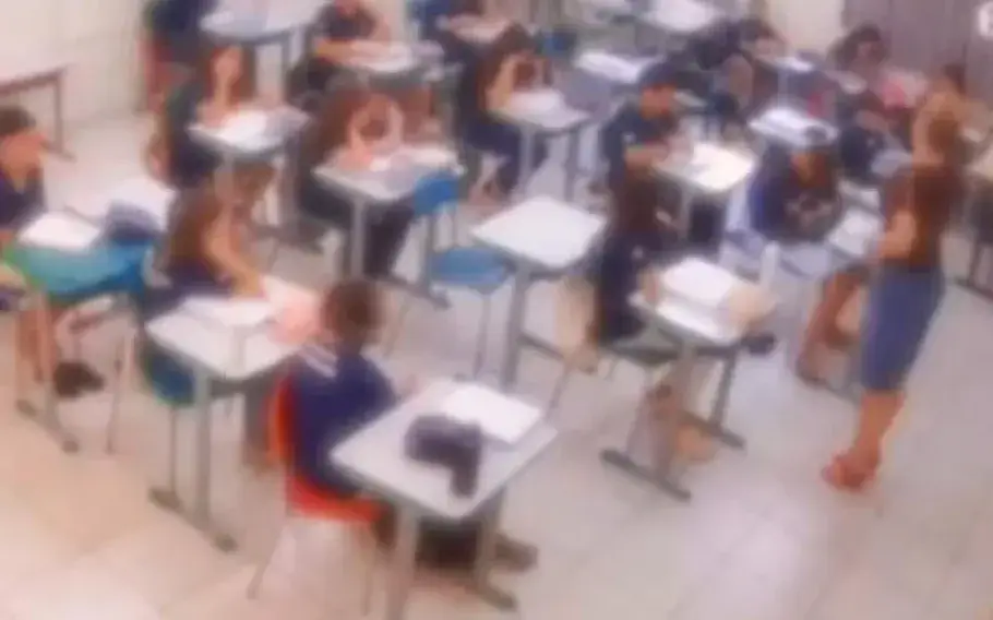 Professora é afastada por dizer que alunos morreriam em eventual governo Flávio